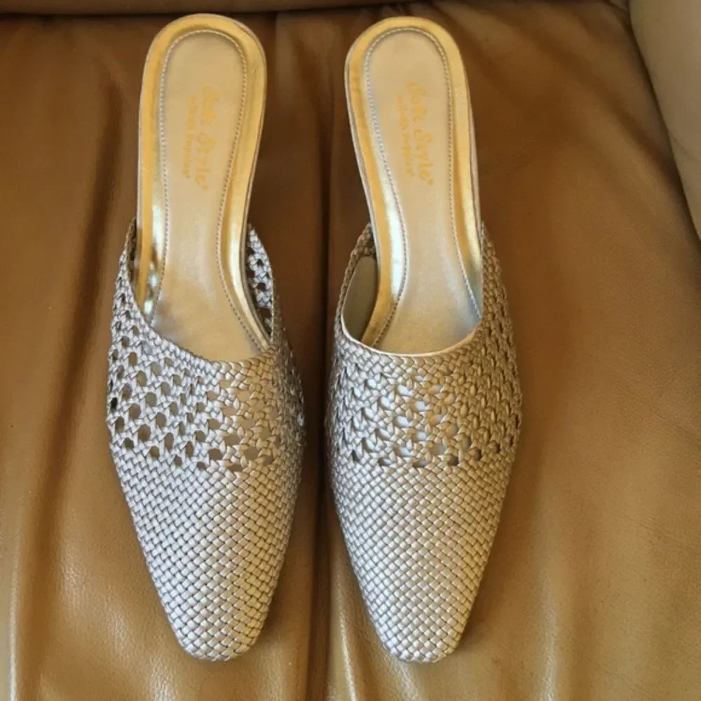 NWOB Hush Puppies Soft Style Silver Sandal 11 N